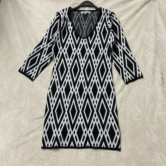 stilettos Dresses & Skirts - Stilettos Women's Black/White Polyester V-Neck LongSleeve Knee Length Dress L